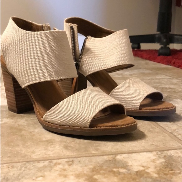 Toms Shoes - Size 8.5W Toms heels